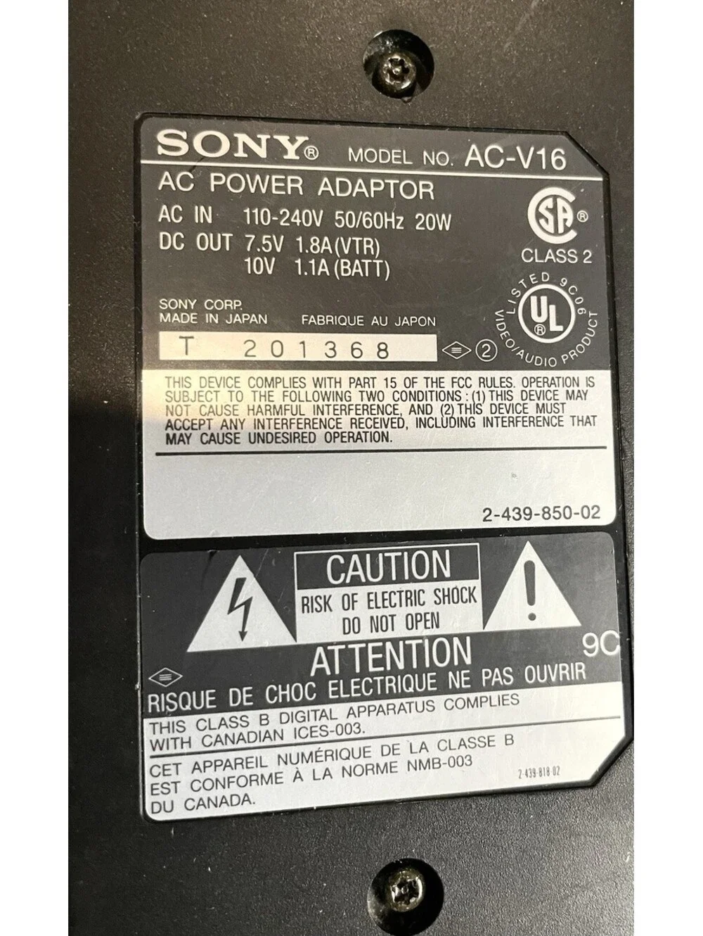 Sony Handycam 8mm Video 8 Video Camera Recorder CCD-TR93 - W/ Wall Plug AC-V16